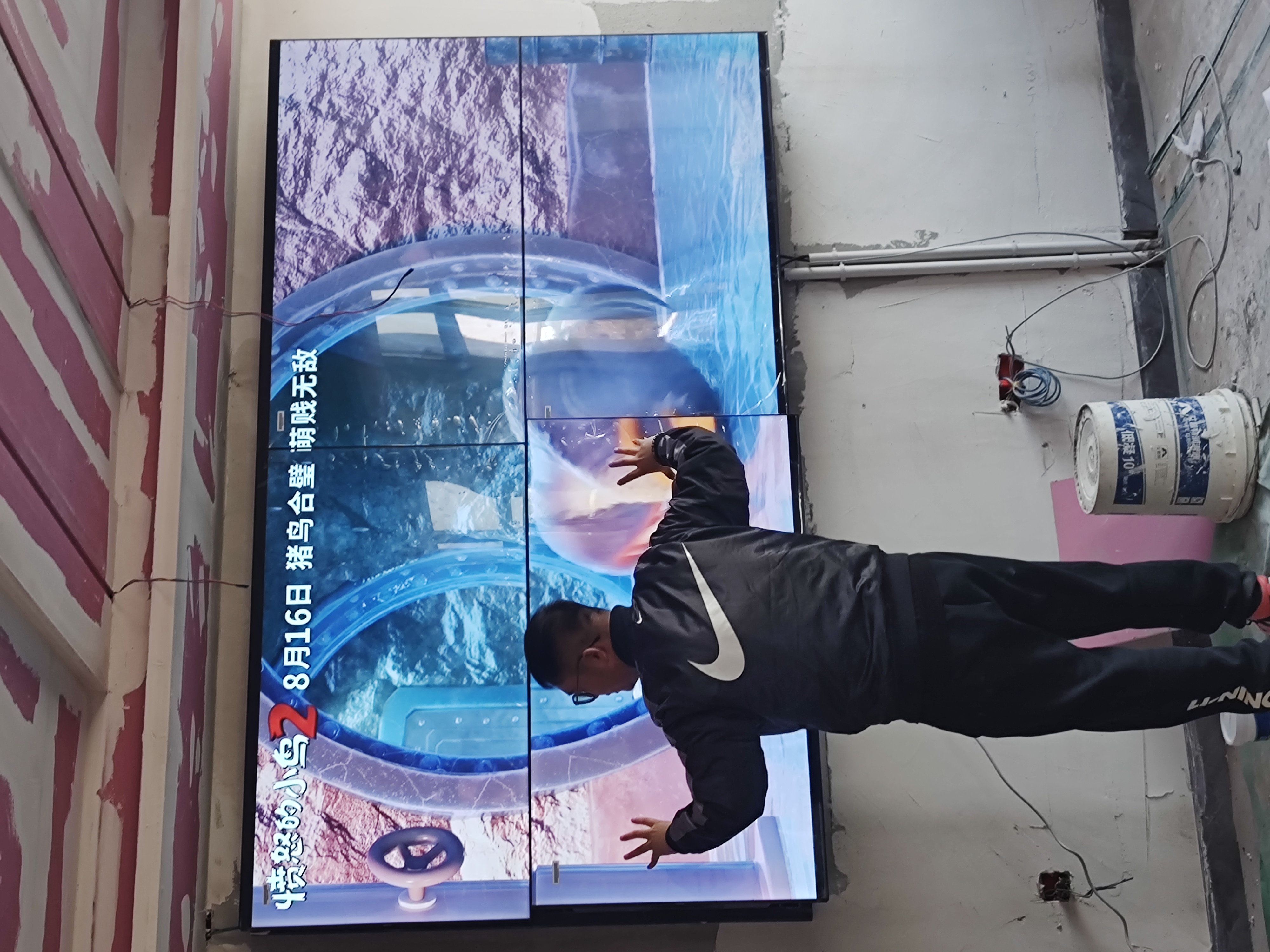 营口某单位4块55寸3.5拼缝拼接屏安装完毕