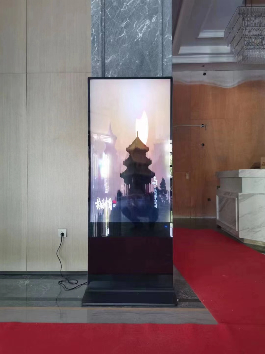 阜新某单位55寸立式广告机安装调试完毕