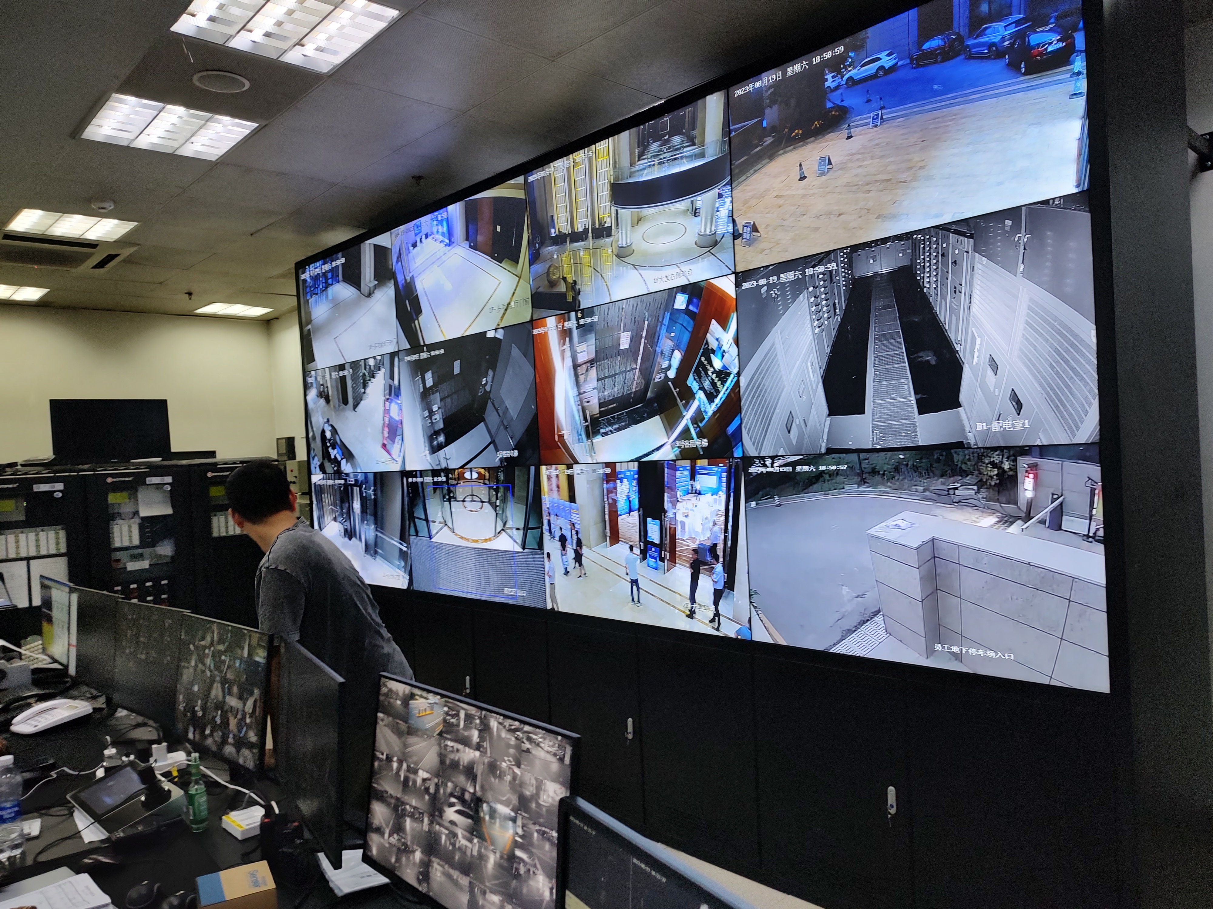 沈阳喜来登酒店室内监控拼接屏安装调试完毕