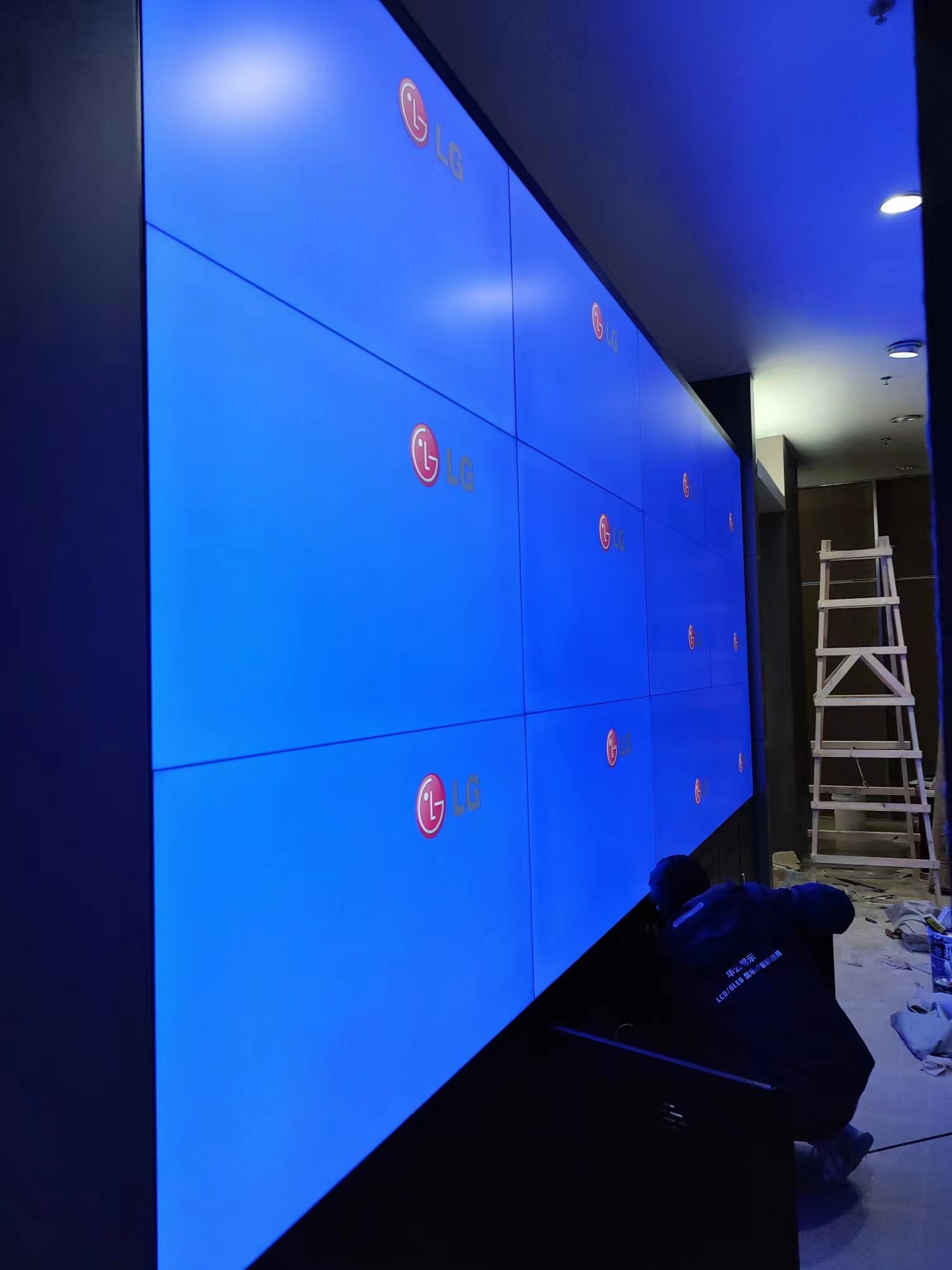 沈阳某公司12块55寸拼接屏项目