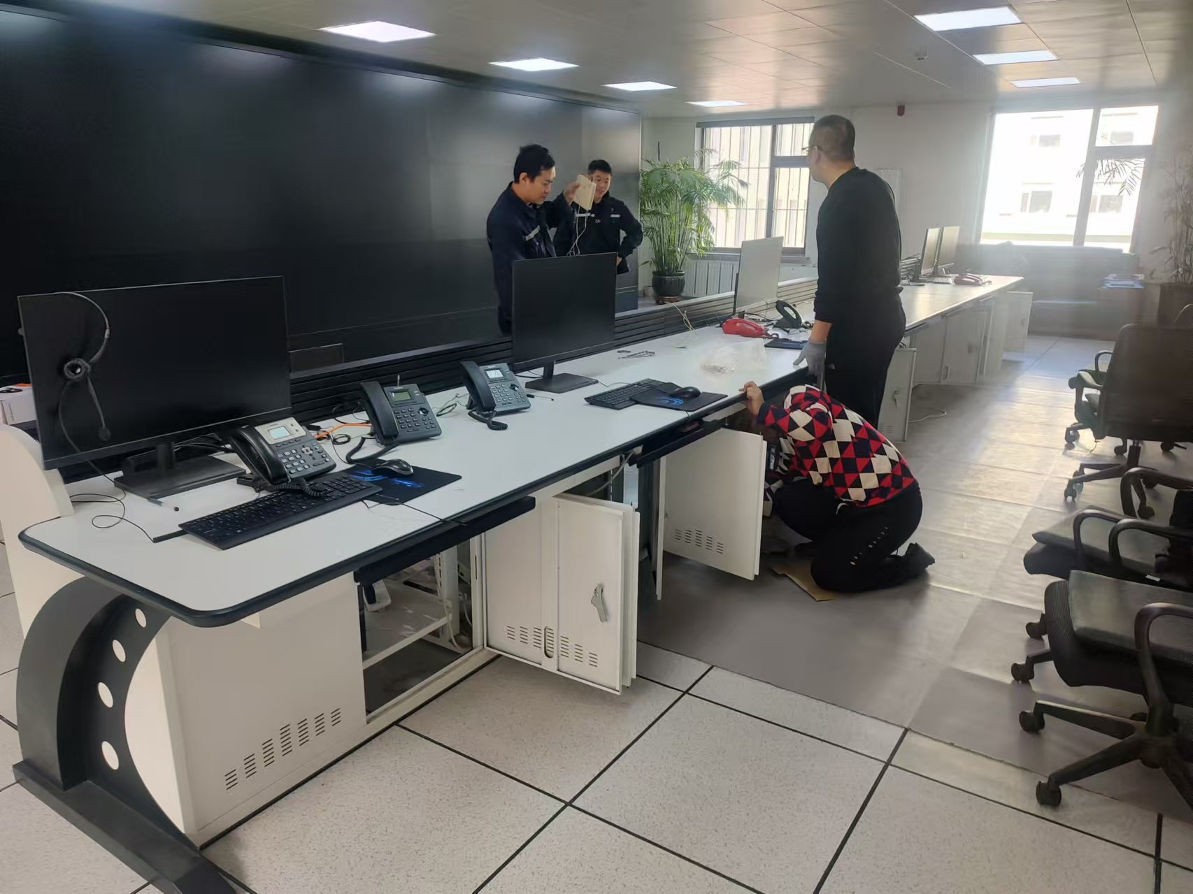 本溪某公司操作台项目安装完毕