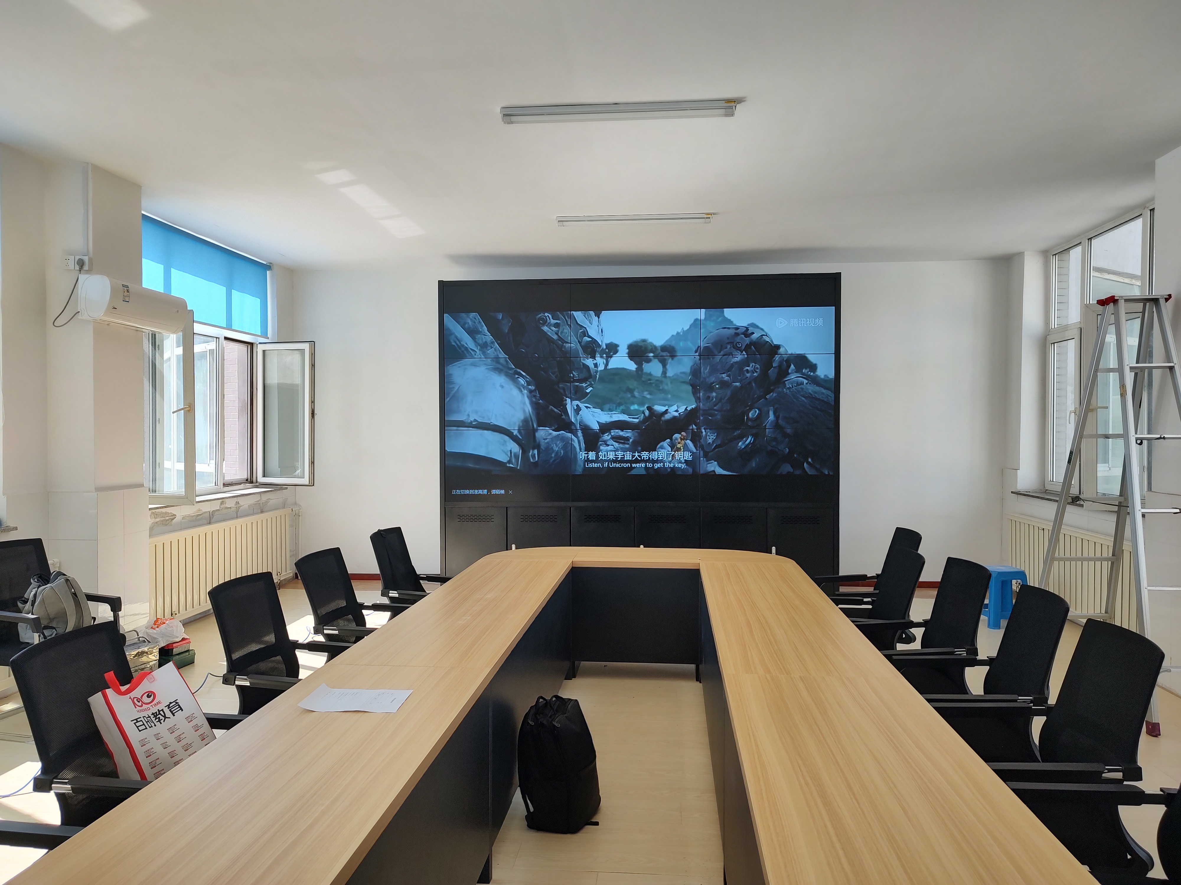 法库某单位9块55寸3.5拼缝拼接屏安装调试完毕