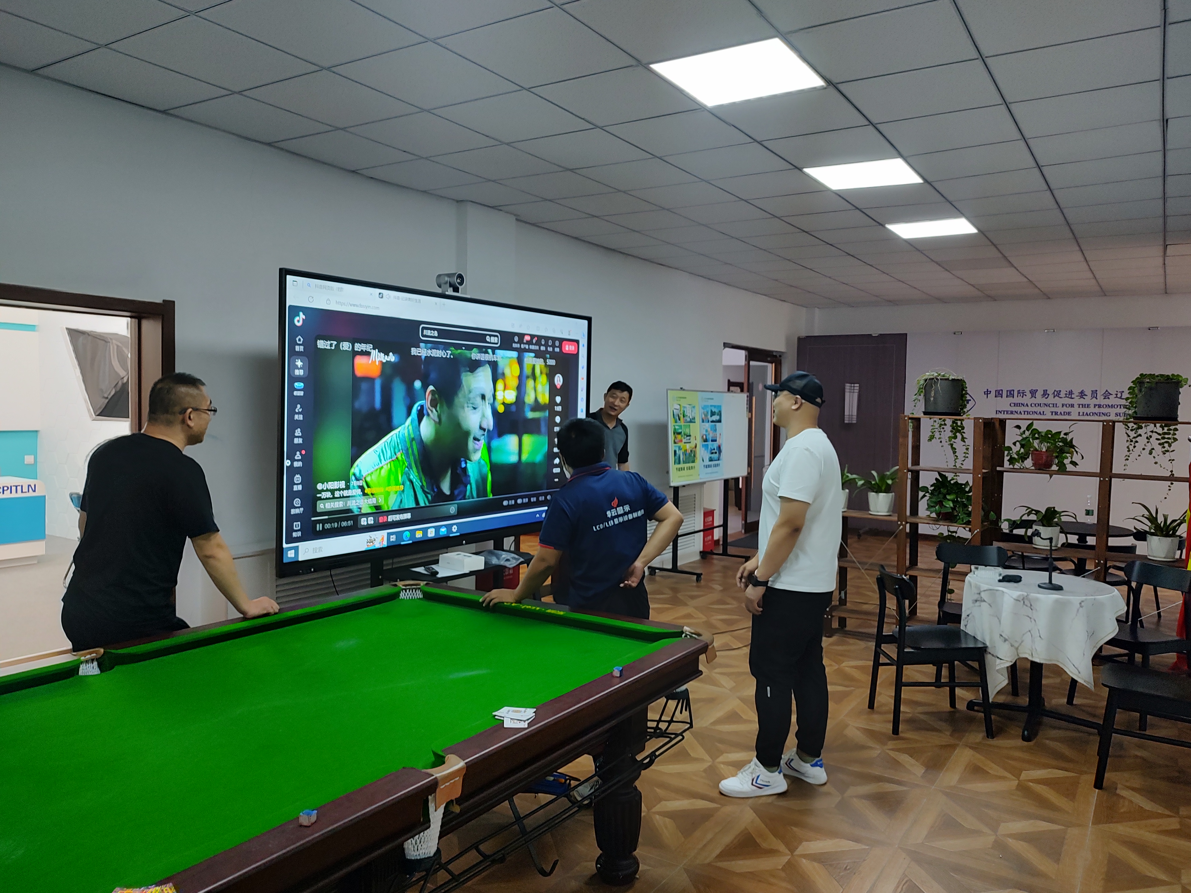 沈阳某公司110寸双系统会议一体机安装调试完毕