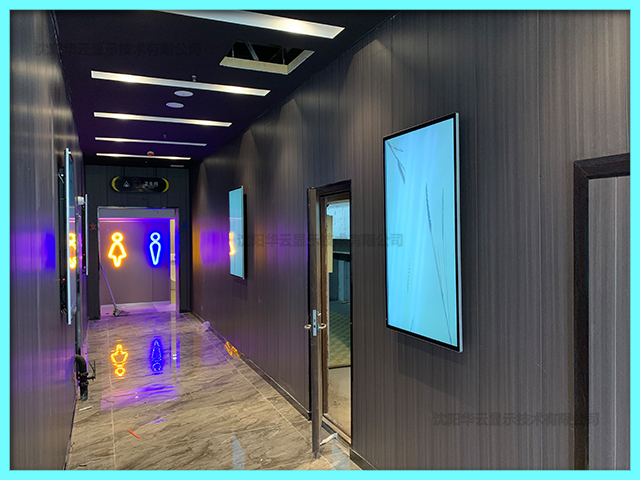 鞍山某影城10台55寸广告机